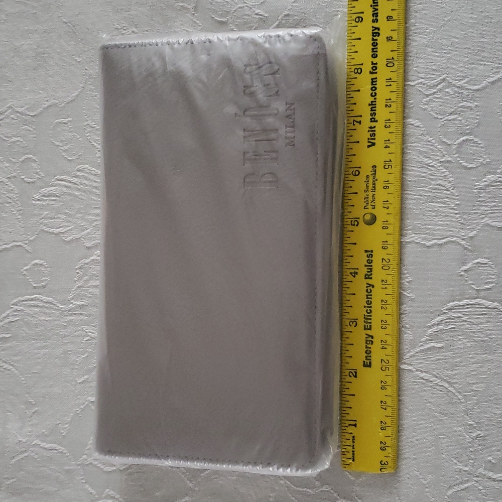 HOST PICK X2. NWT. Benoss Milan Small Carrying Soft Leather Purse/Wallet
